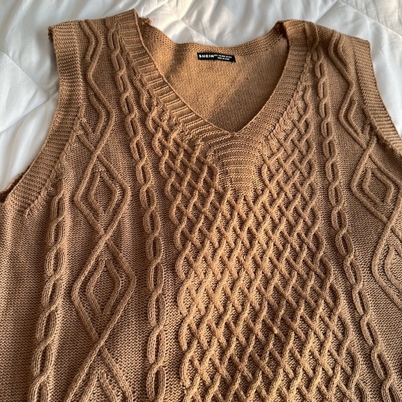 Tan: light brown vest with slits on the sides beautiful knot vest - Picture 2 of 3